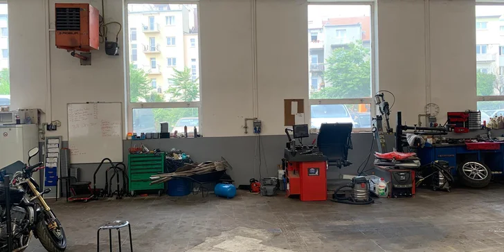 Nabídka obsahuje přezutí sady kol o velikosti 16–19".