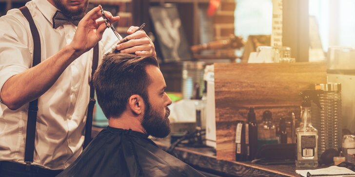 Dokonalá péče v barber shopu: klasický pánský střih včetně holení hot towel