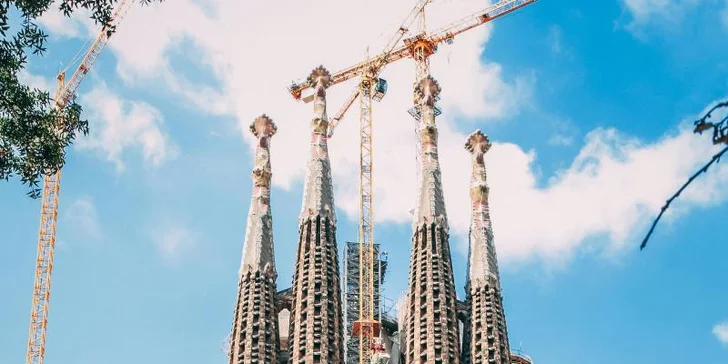 Zájezd je celkem na 3 noci, přičemž první den budete věnovat poznávání Barcelony.