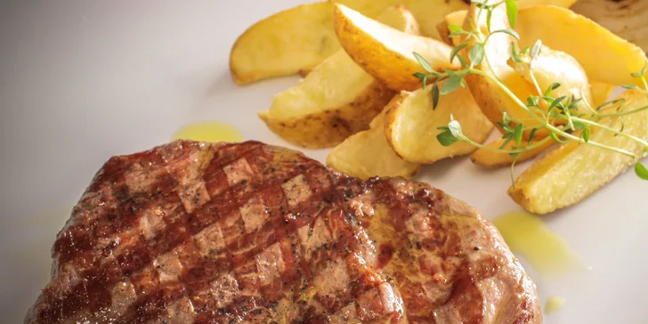 Dejte si skvělé jídlo: tygří krevety nebo steak a čokoládové suflé pro dva
