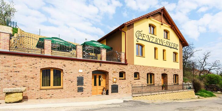 Útulný penzion se snídaní ve sklepní restauraci na jižní Moravě