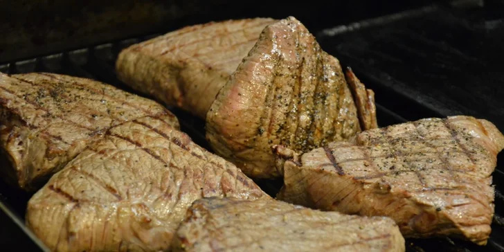 2 různé kuchařské show v Presto Meat marketu: degustace i skvělá podívaná