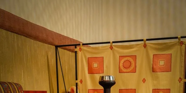 Poklidný dýchánek v čajovně Nefertiti: vodní dýmka a nápoj dle výběru
