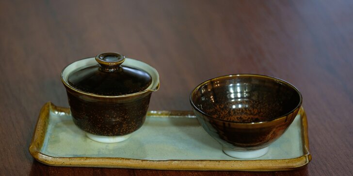 Poklidný dýchánek v čajovně Nefertiti: vodní dýmka a nápoj dle výběru