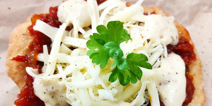 Nechybí klasika s rajčatovou omáčkou a eidamem 🧀
