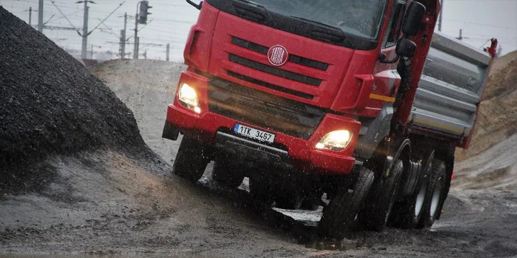 Nejnovější náklaďák Tatra Phoenix Euro 6: 15 min. spolujízdy i 30 min. řízení