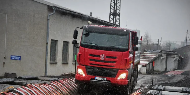 Nejnovější náklaďák Tatra Phoenix Euro 6: 15 min. spolujízdy i 30 min. řízení