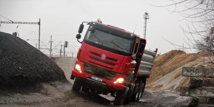 Nejnovější náklaďák Tatra Phoenix Euro 6: 15 min. spolujízdy i 30 min. řízení