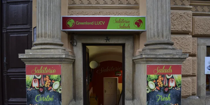 Velký salát dle výběru s nápojem: smoothie, fresh nebo káva pro 1 i 2 os.