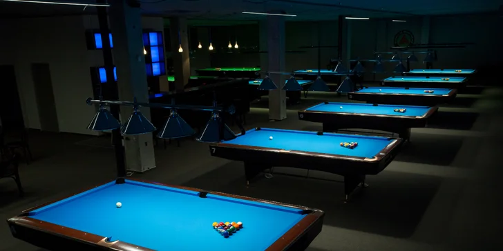 Zahrajte si: 2 hodiny poolu, karambolu nebo snookeru až pro 4 osoby