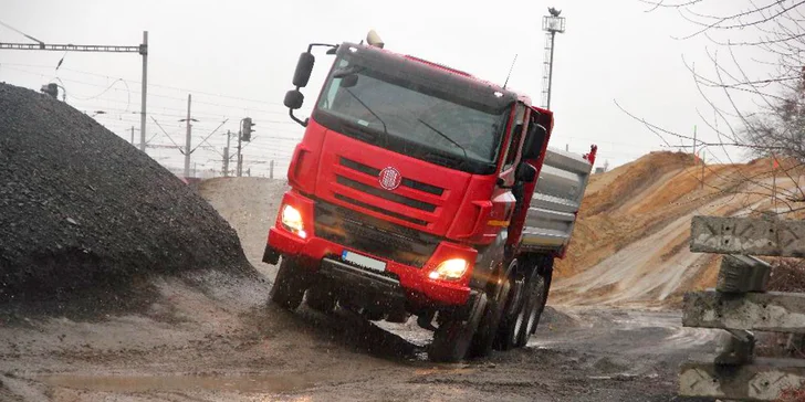 Nejnovější náklaďák Tatra Phoenix Euro 6: 15 min. spolujízdy i 30 min. řízení