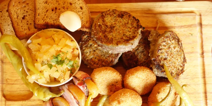 Tvarůžky v bramboráku, ve slanině, smažené i tvarůžkový tatarák