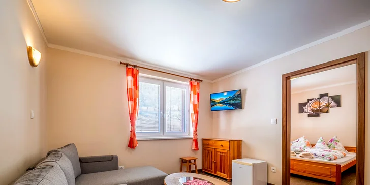 Priestranné apartmány pozostávajú z oddelenej spálne a obývacej izby s gaučom.