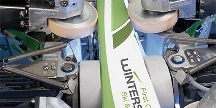 324 Kč za velký servis lyží technologií Wintersteiger se slevou 40 %.