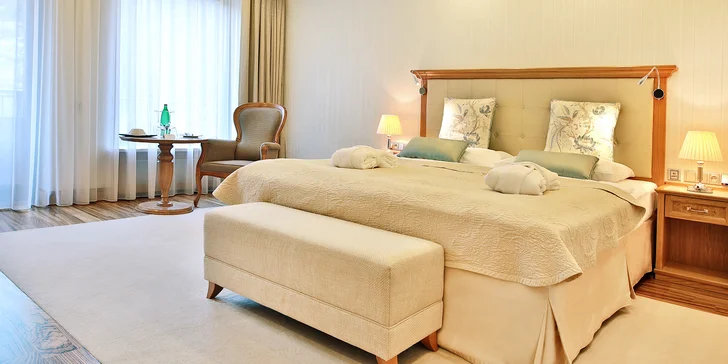 Wellness pobyt s degustační večeří v 5* hotelu 3 km od Karlových Varů