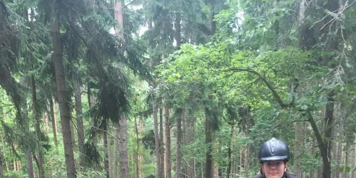 60 minut péče o koně a 30 minut jízdy v jízdárně nebo venku pro 1 i 2 osoby