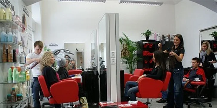 850 Kč za profesionální péči zahrnující barvu, střih a foukání s 50% slevou