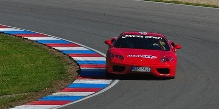 Splňte si sen! Staňte se copilotem ve Ferrari! Adrenalin za 1500 Kč!
