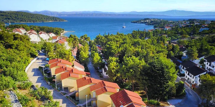 Dovolená na ostrově Šolta: apartmány až pro 5 osob jen 150 m od moře