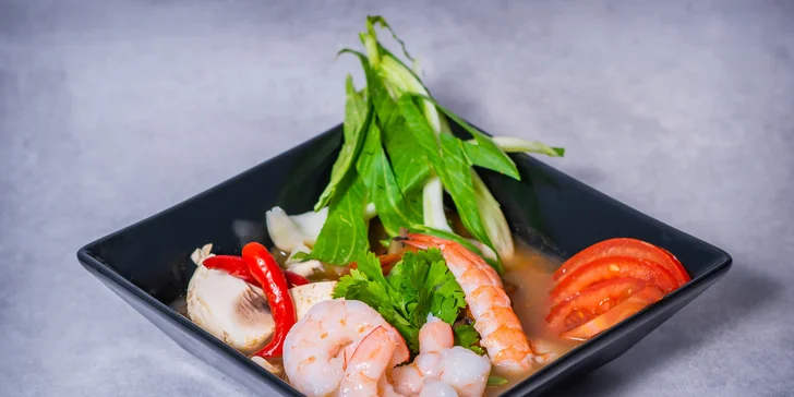 Obědové sushi menu s rozvozem po Praze 5, 6, 13, 17: polévka a 24 ks sushi
