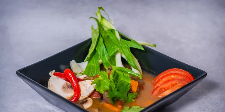Obědové sushi menu s rozvozem po Praze 5, 6, 13, 17: polévka a 24 ks sushi