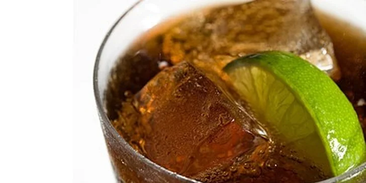 158 Kč za čtyři koktejly Cuba Libre v cafébaru Hugo z hor. Sleva 50 %