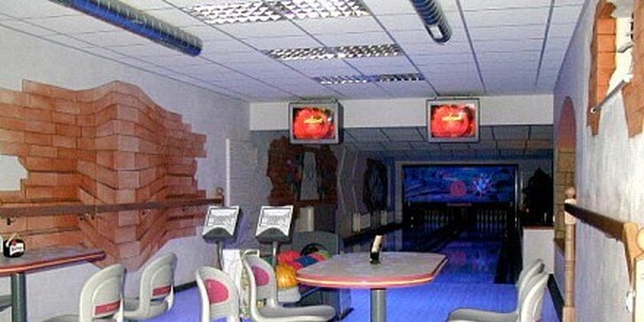Zábava i bezva bašta: bowling až pro 8 osob a k tomu žebra nebo mini řízečky