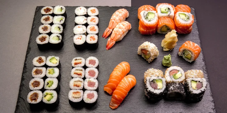 Organické sushi: 16 či 56 rolek s lososem, krevetami i avokádem a okurkou