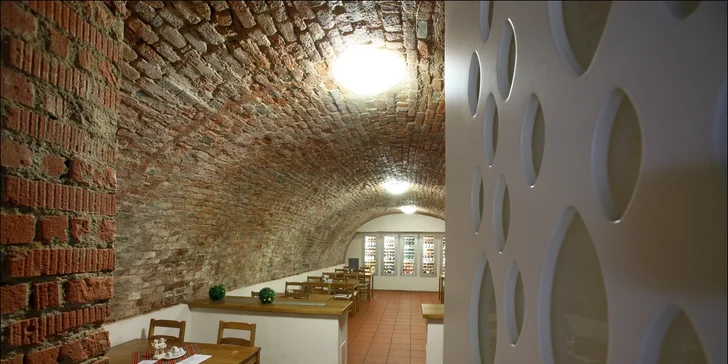 Dobrotu můžete zapíjet třeba pivem (Březňák, Pilsner Urquell i nelako Birell) nebo točeným ciderem.
