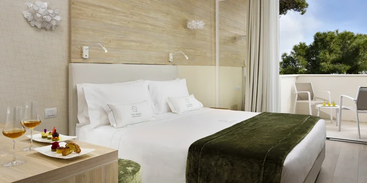 Vaší cílovou destinací bude pětihvězdičkový hotel The Sense Experience Resort.