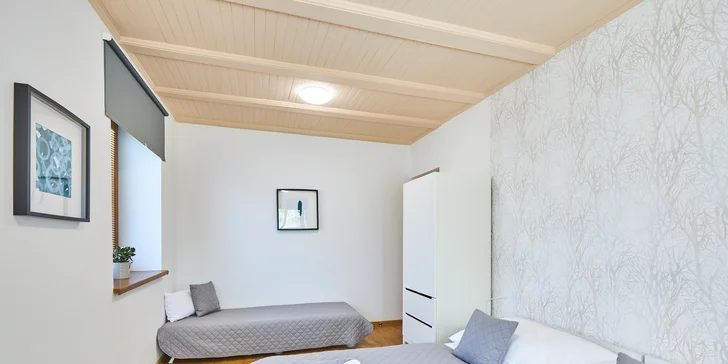 Ubytovat se můžete ve dvoulůžkových pokojích nebo v apartmánech s kuchyní.