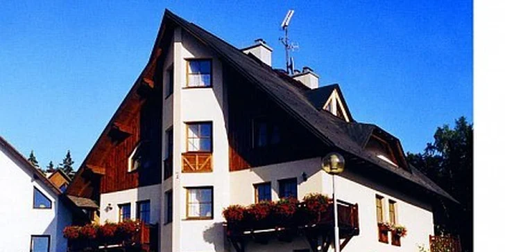 1099 Kč za lyžování v Harrachově - ubytování a skipas v ceně. Sleva 52 %.
