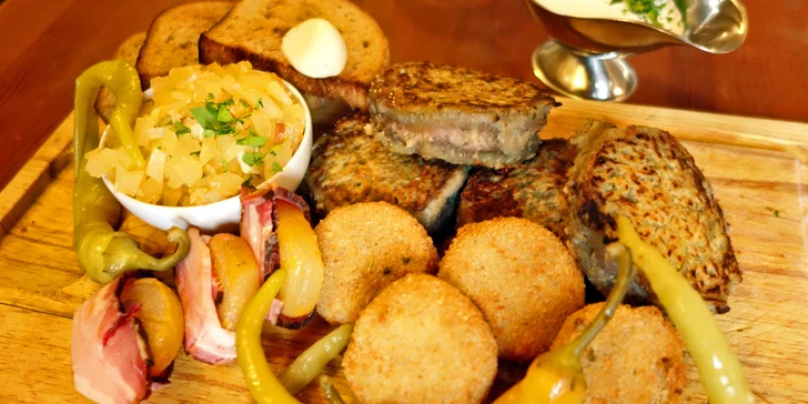 Tvarůžky v bramboráku, ve slanině, smažené i tvarůžkový tatarák
