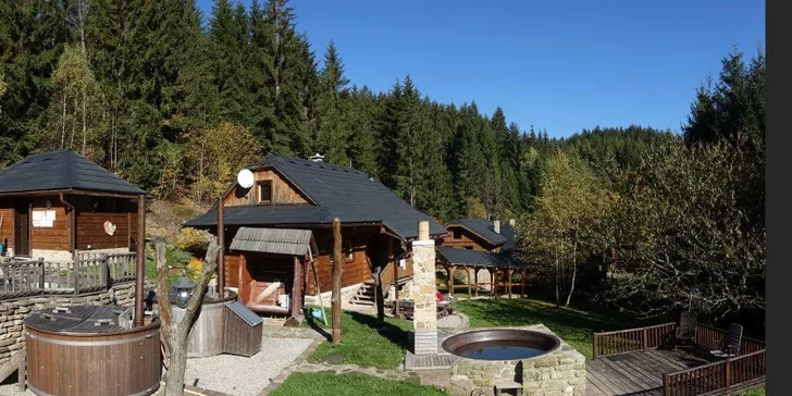 Slovenská pohoda: termální koupel v privátním sudu a láhev sektu pro 2–6 os.