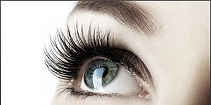 1500 Kč za prodloužení řas metodou Luxus Lashes v hodnotě 3000 Kč