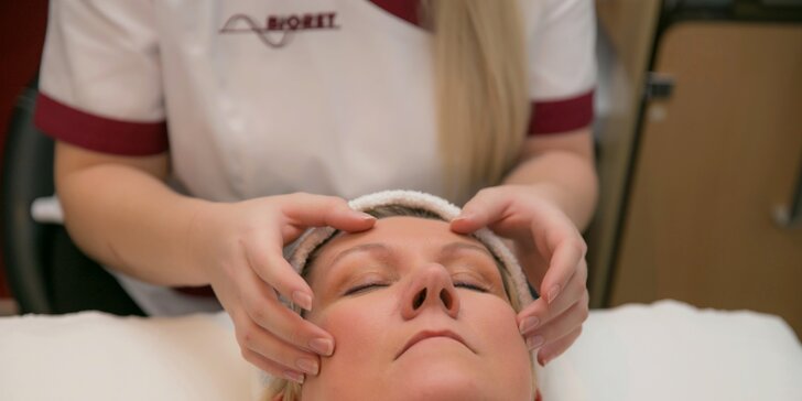 Kosmetické ošetření pleti s relaxační masáží obličeje a dekoltu