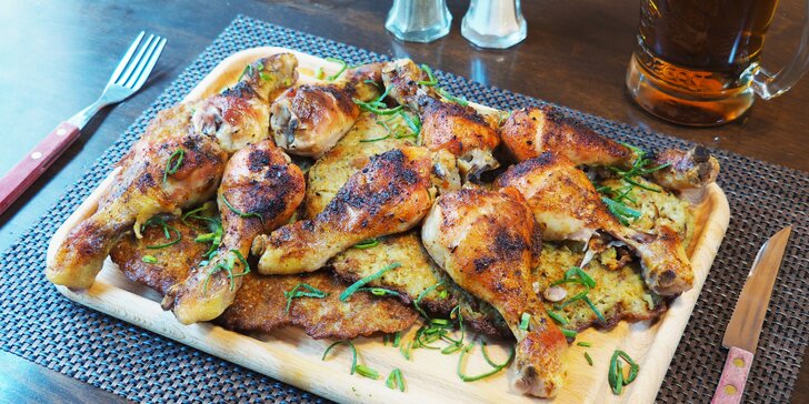 Skvělé jídlo: kuřecí špalíčky a bramborové placky se škvarky pro dva