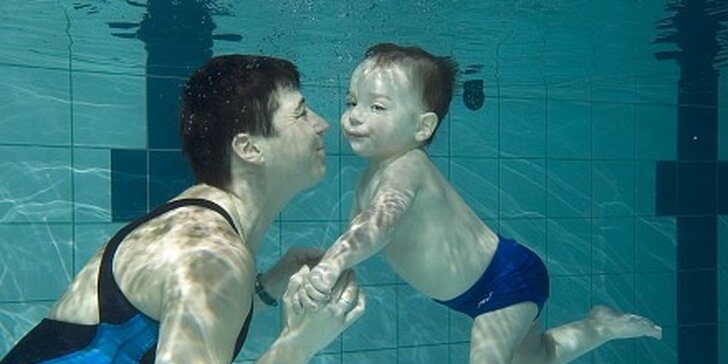 1700 Kč za kurz deseti lekcí plavání dětí s rodiči v  neratovickém bazénu