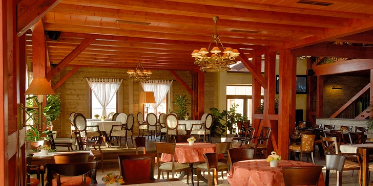 Romantika v luxusním wellness resortu u Pardubic s polopenzí a relaxací