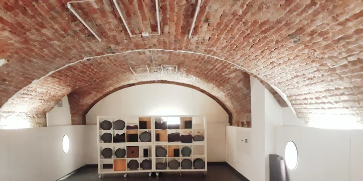 Ranní protažení: Pondělní lekce Hatha jógy ve studiu Moteel