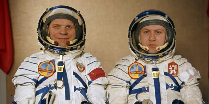 Vstupenka na přednášku československého kosmonauta Vladimíra Remka