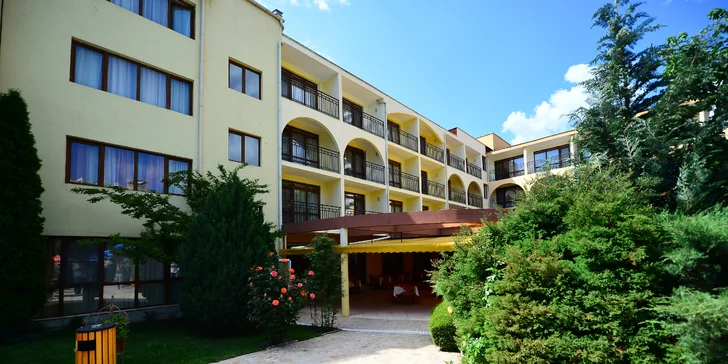 Letecky na Slunečné pobřeží: 7 nocí s all inclusive, cca 260 m od pláže