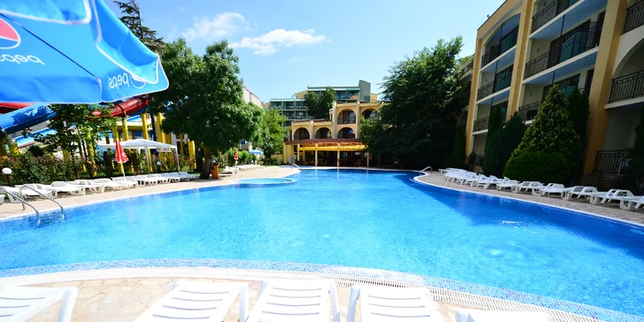 Letecky na Slunečné pobřeží: 7 nocí s all inclusive, cca 260 m od pláže