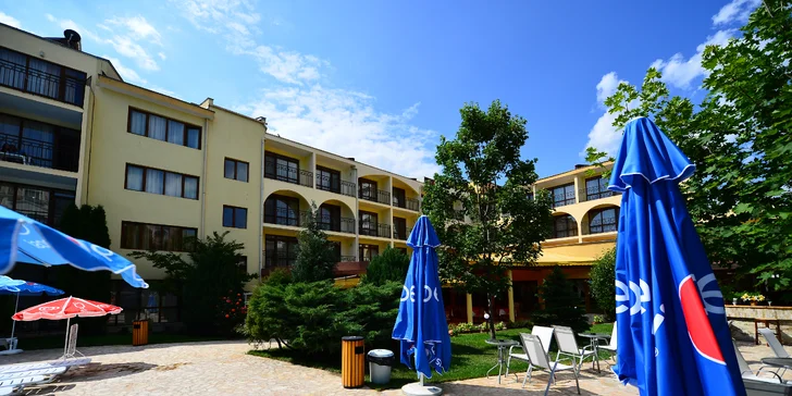 Letecky na Slunečné pobřeží: 7 nocí s all inclusive, cca 260 m od pláže