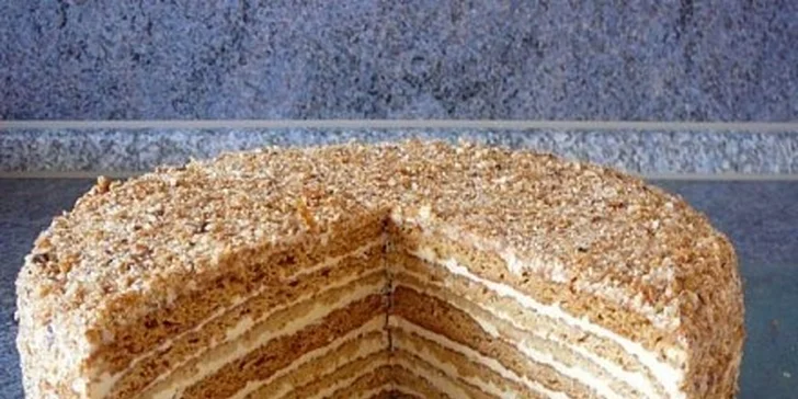 240 Kč za jeden ze čtyř dortů. Oslaďte si den se slevou 40 %