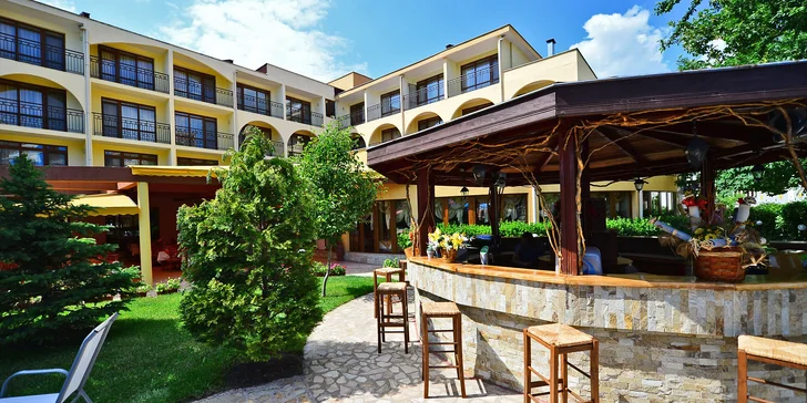 Letecky na Slunečné pobřeží: 7 nocí s all inclusive, cca 260 m od pláže