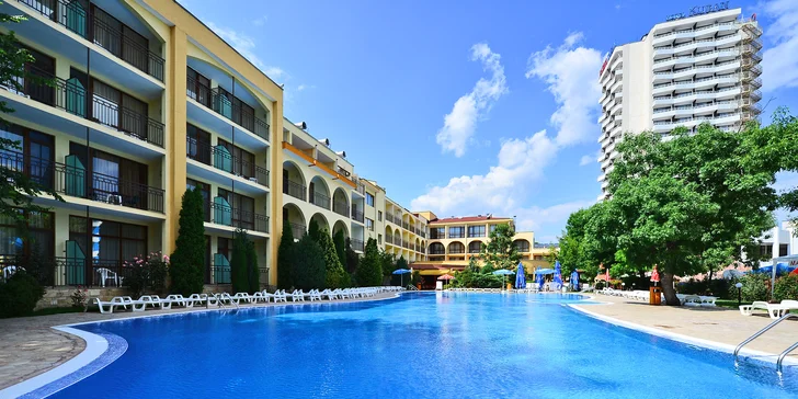 Letecky na Slunečné pobřeží: 7 nocí s all inclusive, cca 260 m od pláže
