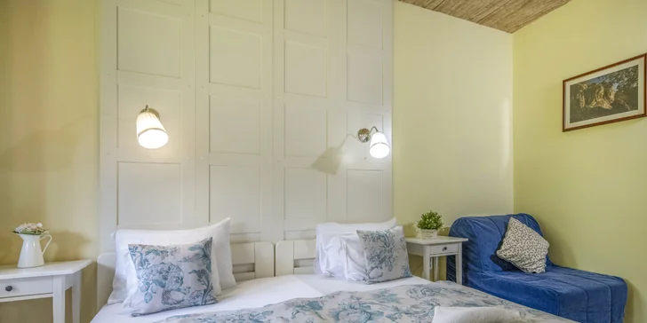  Hlavu složíte v pokoji, který je vkusně zařízený ve stylu Provence. 