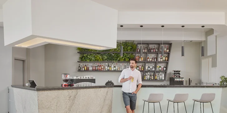 Môžete tiež využívať lobby bar (čiastočne v cene) a pool bar.