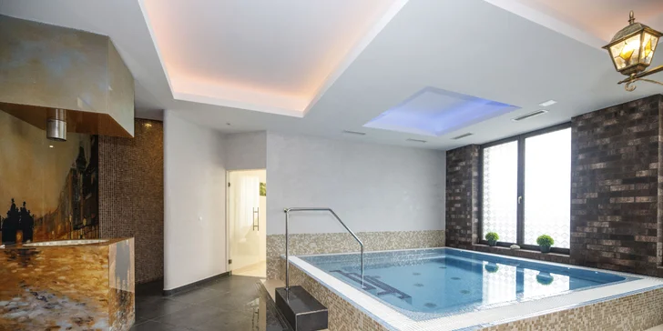 Ve wellness se těšte na whrilpool, relaxační bazén, finskou saunu, Kneippův chodníček a mnoho dalšího. 